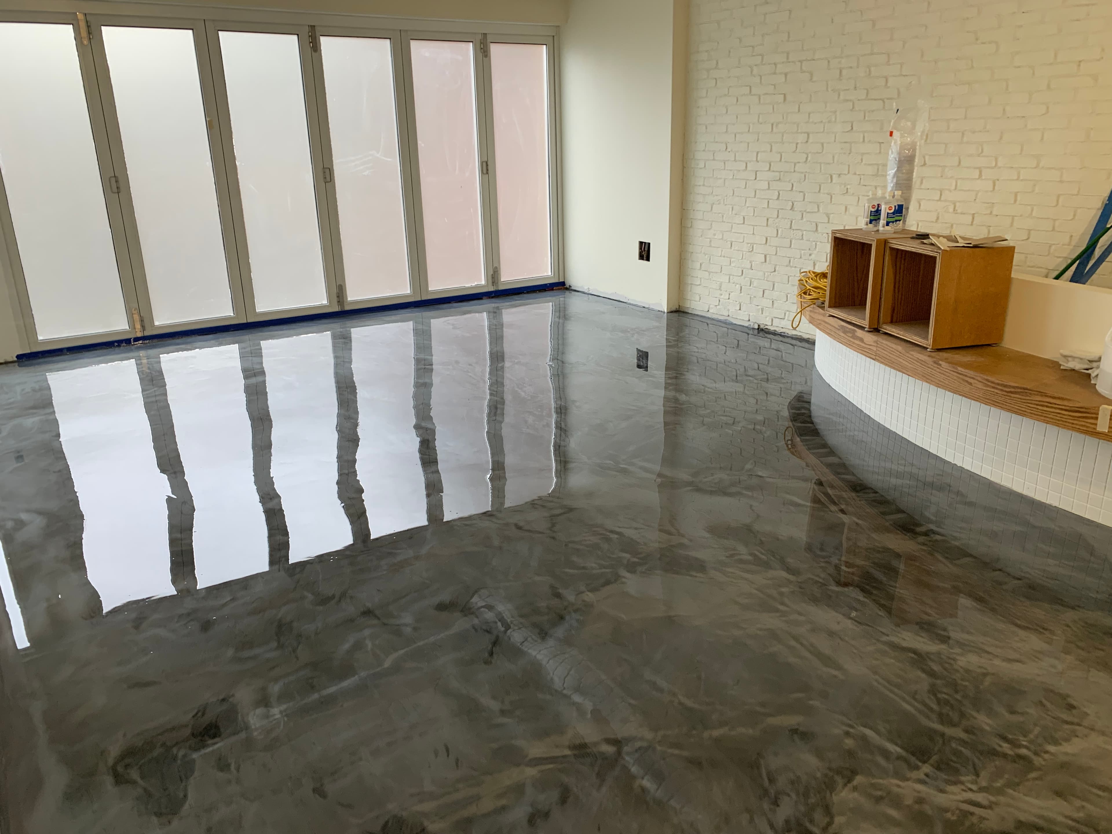 Resturant Downtown Toronto Metalic Gray And Silver – Epoxy Flooring in Toronto